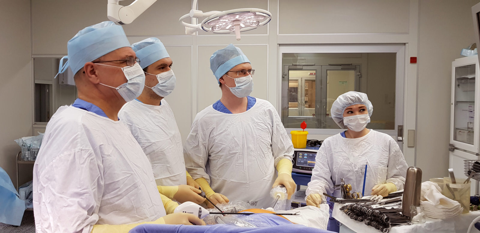 Свердловские онкологи впервые на Урале провели обширную лапароскопическую операцию по удалению множественных опухолей